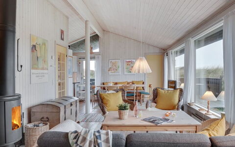 Eri - 300M from the Sea: Woongebied, Dak, Voorstad, Oprit, Landgoed, Schoorsteen
