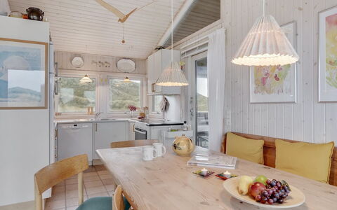 Eri - 300M from the Sea: Woongebied, Dak, Voorstad, Oprit, Landgoed, Schoorsteen