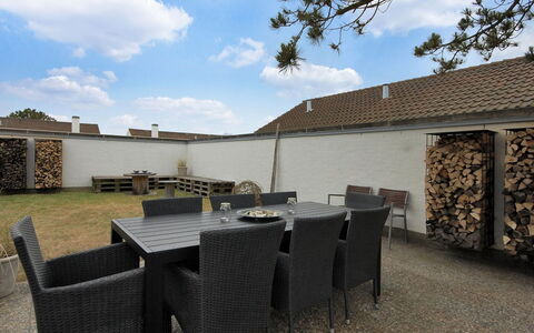 Frieda - 7.2Km from the Sea: Huis, Huis, Deur, Dak, Verblijf, Landgoed, Tuin, Schaduw, Siding, Werf