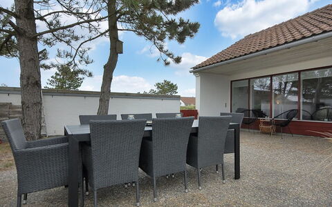 Frieda - 7.2Km from the Sea: Huis, Huis, Deur, Dak, Verblijf, Landgoed, Tuin, Schaduw, Siding, Werf