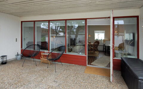 Frieda - 7.2Km from the Sea: Huis, Huis, Deur, Dak, Verblijf, Landgoed, Tuin, Schaduw, Siding, Werf