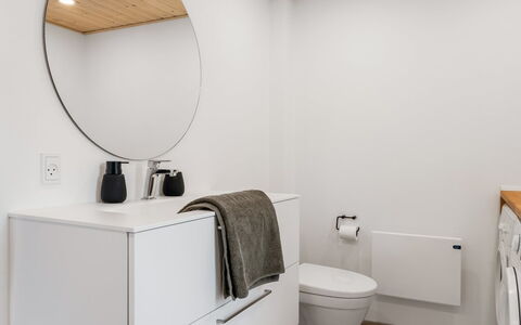 Kerttuli - 800M from the Sea: Loodgieterswerkinrichting, Interieur Ontwerp, Flooring, Badkamer, Verdieping, Wastafel In De Badkamer, Badkamerkast, Wastafel, Kraan, Loodgieter