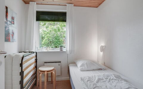 Kerttuli - 800M from the Sea: Interieur Ontwerp, Muur, Hout, Verdieping, Flooring, Plafond, Slaapkamer, Bed, Meubilair, Kamer