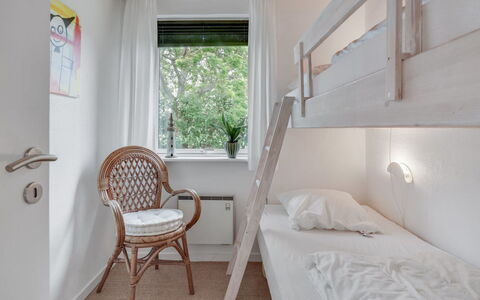 Kerttuli - 800M from the Sea: Bed, Slaapkamer, Interieur Ontwerp, Hout, Meubilair, Laken, Verdieping, Bedding, Plafond, Flooring