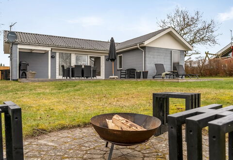 Kerttuli - 800M from the Sea: Gebouw, Huis, Dak, Huis, Woongebied, Architectuur, Verblijf, Siding, Land Lot, Landgoed