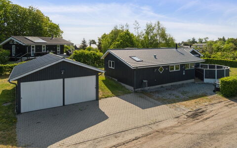 Rafn - 550M from the Sea: Architectuur, Dak, Huis, Samengesteld Materiaal, Daylighting, Siding, Oprit