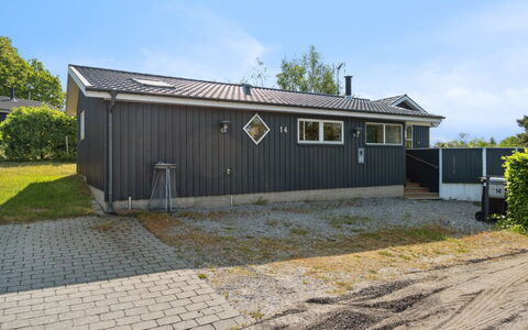 Rafn - 550M from the Sea: Architectuur, Dak, Huis, Samengesteld Materiaal, Daylighting, Siding, Oprit