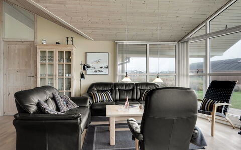 Aniela - 150M from the Sea: Meubilair, Interieur Ontwerp, Hout, Flooring, Plafond, Woonkamer, Bankstel, Verdieping, Houten Vloer, Stoel