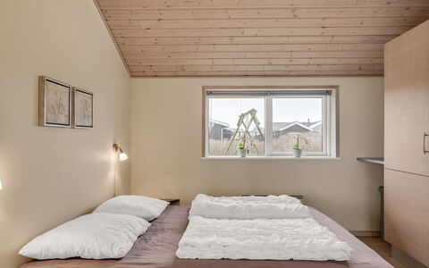 Aniela - 150M from the Sea: Muur, Hout, Interieur Ontwerp, Plafond, Verdieping, Flooring, Slaapkamer, Kamer, Bed, Huis