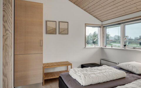 Aniela - 150M from the Sea: Interieur Ontwerp, Meubilair, Bed, Muur, Flooring, Slaapkamer, Verdieping, Hout, Plafond, Kamer