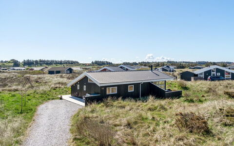 Gila - 250M from the Sea: Flooring, Muur, Verdieping, Interieur Ontwerp, Hout, Plafond, Houten Vloer, Verlichting, Meubilair, Laminaatvloer