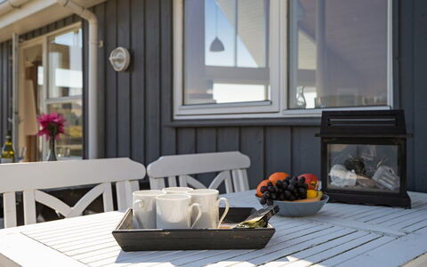 Hedy - 150M from the Sea: Meubilair, Interieur Ontwerp, Flooring, Hout, Verdieping, Plafond, Houten Vloer, Stoel, Tafel, Verlichting