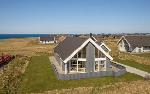 Hedy - 150M from the Sea: Meubilair, Interieur Ontwerp, Flooring, Hout, Verdieping, Plafond, Houten Vloer, Stoel, Tafel, Verlichting