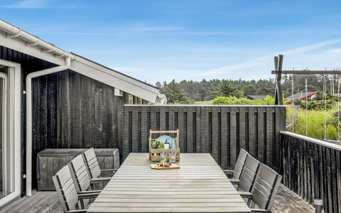 Seniha - 400M from the Sea: Hout, Hardwood, Plank, Veranda, Dek, Samengesteld Materiaal, Houten Vloer, Huis, Beits, Schaduw