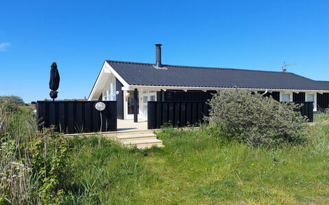 Sixten - 450M from the Sea: Flooring, Muur, Verdieping, Interieur Ontwerp, Hout, Plafond, Houten Vloer, Verlichting, Meubilair, Laminaatvloer