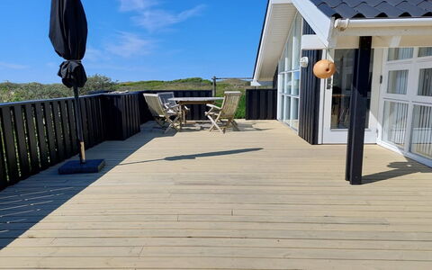 Sixten - 450M from the Sea: Flooring, Muur, Verdieping, Interieur Ontwerp, Hout, Plafond, Houten Vloer, Verlichting, Meubilair, Laminaatvloer