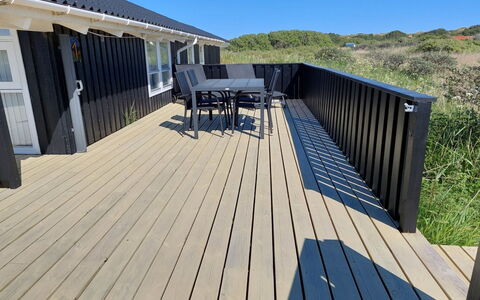 Sixten - 450M from the Sea: Flooring, Muur, Verdieping, Interieur Ontwerp, Hout, Plafond, Houten Vloer, Verlichting, Meubilair, Laminaatvloer