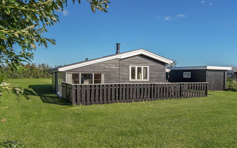 Afrim - 694M from the Sea: Huis, Huis, Dak, Veranda, Verblijf, Land Lot, Siding, Gazon, Werf, Weide
