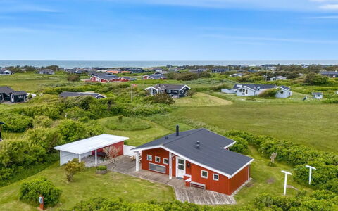 Verene - 400M from the Sea: Verblijf, Backyard, Werf, Garden Gebouwen, Schuur, Siding, Buitenmeubels, Blokhut, Outdoor Structuur, Keet