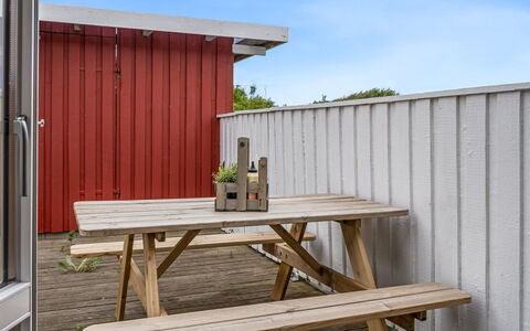 Verene - 400M from the Sea: Verblijf, Backyard, Werf, Garden Gebouwen, Schuur, Siding, Buitenmeubels, Blokhut, Outdoor Structuur, Keet