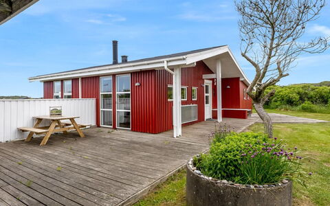 Verene - 400M from the Sea: Verblijf, Backyard, Werf, Garden Gebouwen, Schuur, Siding, Buitenmeubels, Blokhut, Outdoor Structuur, Keet