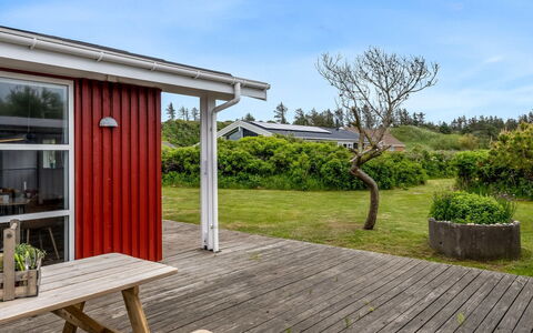 Verene - 400M from the Sea: Verblijf, Backyard, Werf, Garden Gebouwen, Schuur, Siding, Buitenmeubels, Blokhut, Outdoor Structuur, Keet