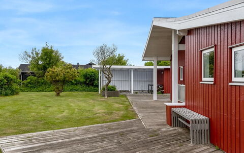 Verene - 400M from the Sea: Verblijf, Backyard, Werf, Garden Gebouwen, Schuur, Siding, Buitenmeubels, Blokhut, Outdoor Structuur, Keet