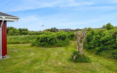 Verene - 400M from the Sea: Verblijf, Backyard, Werf, Garden Gebouwen, Schuur, Siding, Buitenmeubels, Blokhut, Outdoor Structuur, Keet