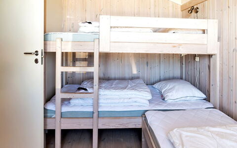 Elvie - 200M from the Sea: Stapelbed, Bed, Slaapkamer, Hout, Bedding, Laken, Interieur Ontwerp, Verdieping, Bed Frame, Meubilair