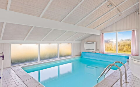 Otta - 779M from the Sea: Plafond, Interieur Ontwerp, Flooring, Verdieping, Zwembad, Toevlucht, Hotel, Ontwerp, Eco Hotel, Zolder