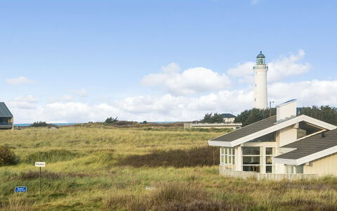 Rodna - 452M from the Sea: Gebouw, Huis, Venster, Huis, Dak, Woongebied, Struik, Verblijf, Land Lot