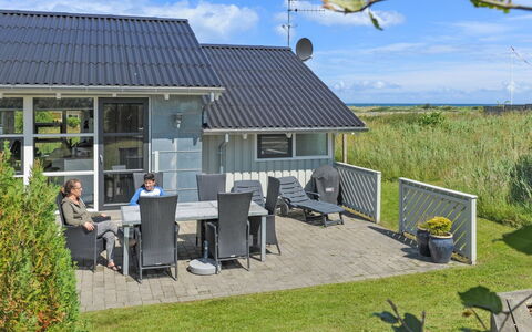 Mathias - 625M from the Sea: Meubilair, Interieur Ontwerp, Stoel, Flooring, Tafel, Toevlucht, Verdieping, Plafond, Kamer, Eco Hotel