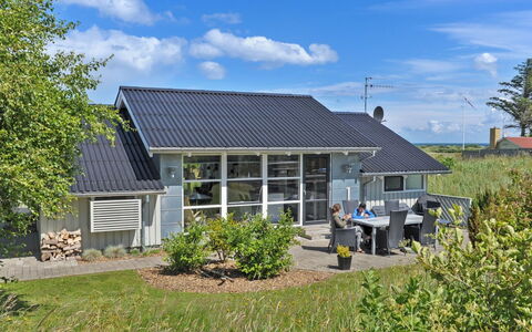 Mathias - 625M from the Sea: Meubilair, Interieur Ontwerp, Stoel, Flooring, Tafel, Toevlucht, Verdieping, Plafond, Kamer, Eco Hotel