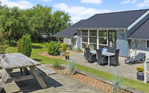 Mathias - 625M from the Sea: Meubilair, Interieur Ontwerp, Stoel, Flooring, Tafel, Toevlucht, Verdieping, Plafond, Kamer, Eco Hotel