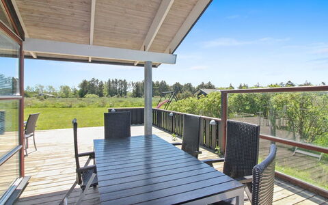 Gretha - 1.0Km from the Sea: Hout, Veranda, Dek, Hardwood, Stoel, Schaduw, Buitenmeubels, Beits, Plank, Balkon