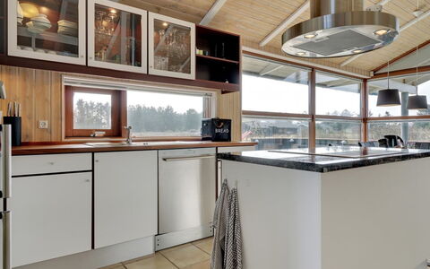 Gretha - 1.0Km from the Sea: Keuken, Toestel Van De Keuken, Countertop, Interieur Ontwerp, Flooring, Cabinetry, Hout, Meubilair, Plafond, Lichte Inrichting