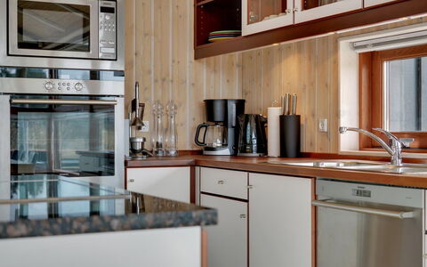 Gretha - 1.0Km from the Sea: Toestel Van De Keuken, Keuken, Countertop, Cabinetry, Major Appliance, Hout, Interieur Ontwerp, Meubilair, Huishoudapparatuur, Flooring