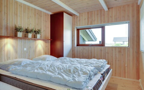 Gretha - 1.0Km from the Sea: Interieur Ontwerp, Hout, Flooring, Slaapkamer, Verdieping, Plafond, Bed, Kamer, Meubilair, Verlichting