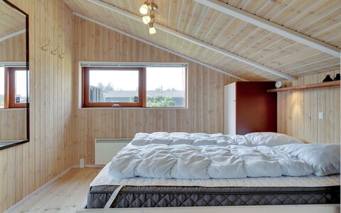 Gretha - 1.0Km from the Sea: Hout, Plafond, Interieur Ontwerp, Slaapkamer, Kamer, Bed, Hardwood, Bed Frame, Plank, Lichte Inrichting