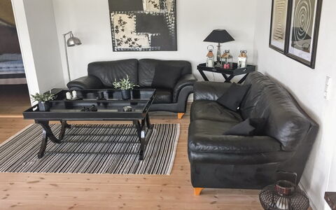 Gretha - 1.0Km from the Sea: Meubilair, Interieur Ontwerp, Bankstel, Flooring, Verdieping, Woonkamer, Hout, Houten Vloer, Kamer, Verlichting