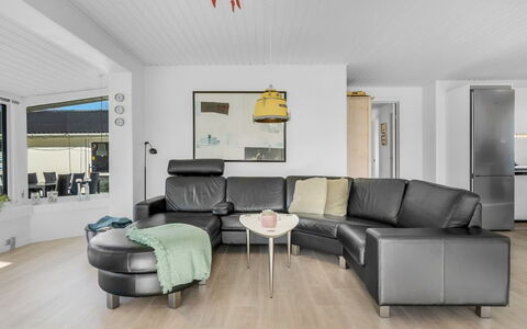 Ehm - 600M from the Sea: Architectuur, Dak, Huis, Samengesteld Materiaal, Daylighting, Siding, Oprit