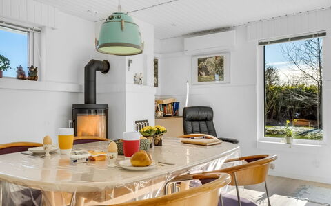 Ehm - 600M from the Sea: Architectuur, Dak, Huis, Samengesteld Materiaal, Daylighting, Siding, Oprit