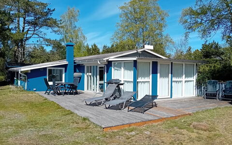 Siggi - 400M from the Sea: Appartement, Schaduw, Balkon, Stoel, Hek, Buitenmeubels, Aluminium, Kunstgras