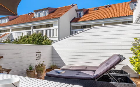 Cilla - 1Km from the Sea: Meubilair, Interieur Ontwerp, Flooring, Hout, Verdieping, Plafond, Houten Vloer, Stoel, Tafel, Verlichting