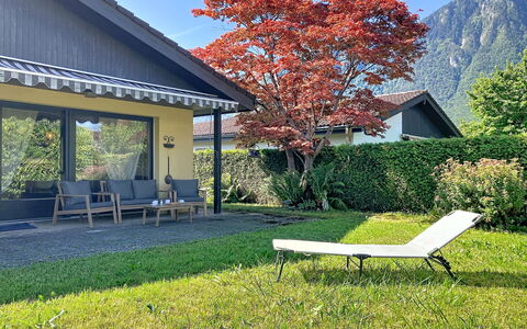 Dorenavant: Buitenmeubels, Groundcover, Bergketen, Schaduw, Tuin, Gazon, Heuvel Station, Landscaping, Werf, Vallei