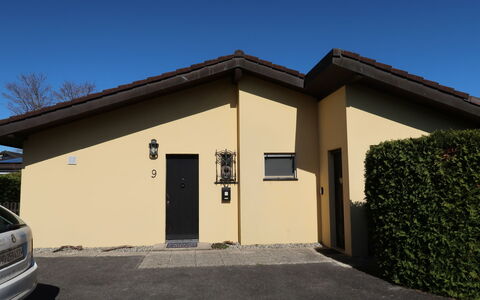 Dorenavant: Lucht, Gebouw, Fabriek, Huis, Schaduw, Deur, Land Lot, Verblijf, Woongebied