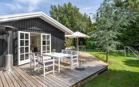 Kaino - 700M from the Sea: Meubilair, Interieur Ontwerp, Flooring, Hout, Verdieping, Plafond, Houten Vloer, Stoel, Tafel, Verlichting