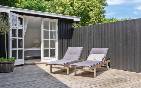 Kaino - 700M from the Sea: Meubilair, Interieur Ontwerp, Flooring, Hout, Verdieping, Plafond, Houten Vloer, Stoel, Tafel, Verlichting