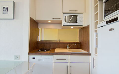La Croix-Valmer 600: Eigendom, Kamer, Cabinetry, Meubilair, Keuken, Countertop, Interieur Ontwerp, Gebouw, Huis, Onroerend Goed