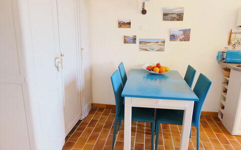 La Croix-Valmer 600: Kamer, Eigendom, Verdieping, Meubilair, Eetkamer, Blauw, Interieur Ontwerp, Tafel, Turkoois, Geel